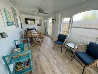 Funky, Fabulous, & Hip MCM Vibe Beach House~Walk to Beach~1 King Bed~2 Queen Bed - บังกะโล