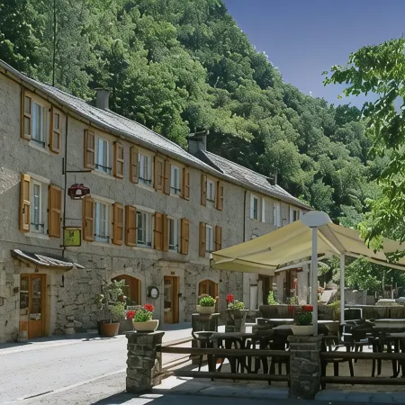 Hôtel Restaurant le Relays du Chasteau - Logis Hôtel