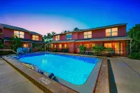 Florida Beach Hideaway – Steps from the Sand! • Pool • Fast WiFi • Free Parking - Pools