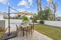 3/2.5 Private Sarasota Pool Home. Close to Beaches. Fenced Yard. Pet Friendly - Pool