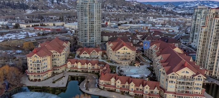 Top floor unit in Discovery Bay with lake views from the patio! Hotels in Kelowna