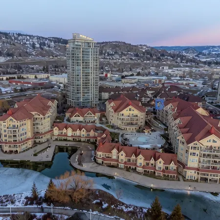 Top floor unit in Discovery Bay with lake views from the patio!