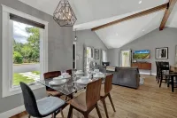 Alcove: Steps to Main St-High End Home w/Hot-Tub! - 4 stjerner