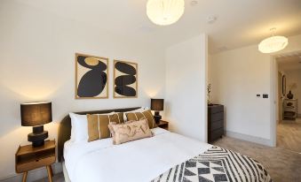 The South Wimbledon Place - Adorable 2Bdr Flat with Balcony