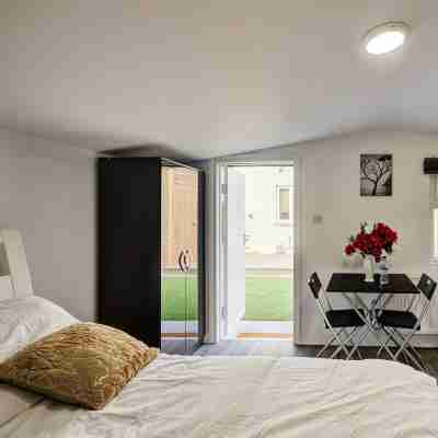 Cosy Luxury studio cabin centrally located in Crayford, Greater london. Rooms