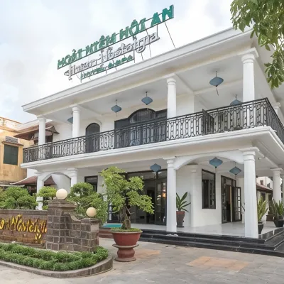 هويان نوستالجيا هوتل آند سبا Hotels near Den Cam Pho