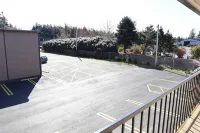 Silver Sands Motel - parking