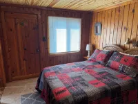 Charming Motel in Lovells 3 Bedroom 3 bath Full Kitchen feet away  AuSable River - Chalets
