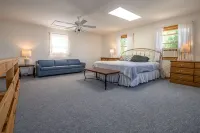 Lake Front Cabin with Amazing Sunsets- Easy Access to the Inland Sea - Hytter