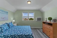 "Sand Dollar Suites" Suite 6: A Short Stroll from Our Sandy Shores! - 2 tähden