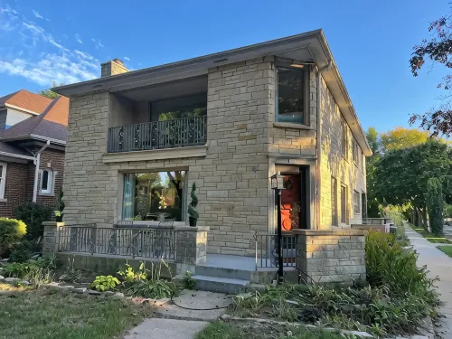 Quincy Estate 5BR/3BA for Family Stays with Fireplace Park Views & Parking