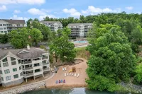 Lakeview Condo w/ 2 Pools & Beach - Family Fun Awaits at 21mm - 4-Star
