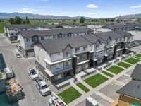 Family-Friendly 3-Story Home Sleeps 9 - Wifi