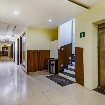 Hotel the Diamond 2 Min from Zirakpur Bus Stand