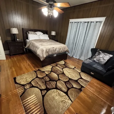Spacious 4-bedroom house in brilliant Memphis with AC, WiFi