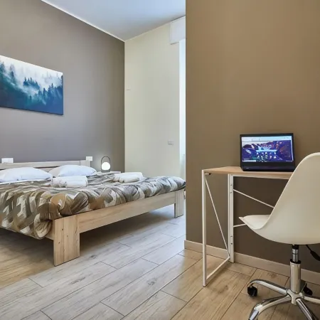 Charming apartment 3 bedrooms, 5 minutes walk from lake and train station Отели в г. Лекко