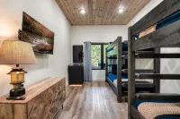 Fall Deals! Heated Pool, Hot Tub, Arcade, Shuffle Board, Board Games & More! - プライペートプール
