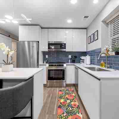 Cozy 1-bedroom w/ AC, WiFi  - Heart of the Clifton Gaslight District. Others