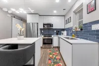 Cozy 1-bedroom w/ AC, WiFi  - Heart of the Clifton Gaslight District. - Bungalows