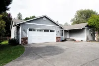 Modern Minimalist Home 4BR 5 Beds, AC Comfort & Wifi - 4-Star