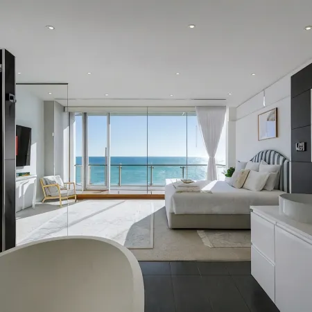 Henley Beachfront Luxury Home With Private Pool, Spa And Sauna!
