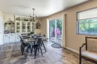 Spacious 3-Bedroom Home - Pet Friendly with Fenced Backyard - 무료 와이파이
