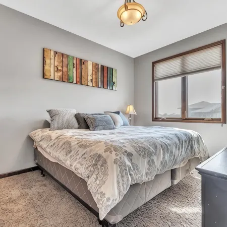 Charming 3-bedroom condo with stunning lake views in fabulous Arnolds Park, IA