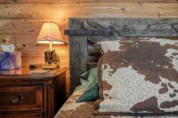 Stay at The Barnhouse in Kuna - Rustic Retreat for Two with Fireplace Near Boise - Homestays