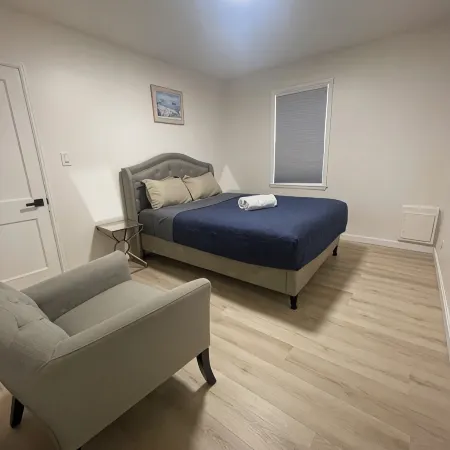 Newly Renovated Luxury 3-Bed 2-Bath Home with Easy Airport Access