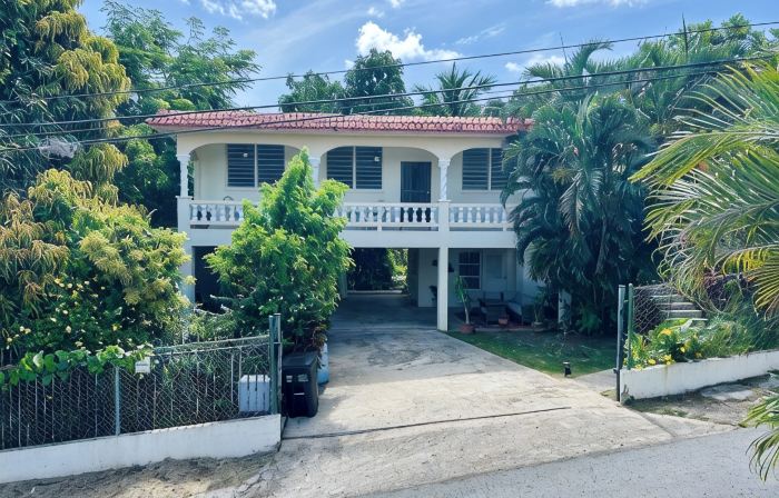 Casa del Mango Four Bedroom Vacation Home in Cabo Rojo PR