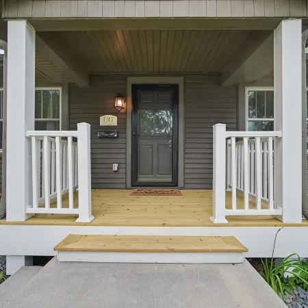 Recently Remodeled! Charming 2-bedroom bungalow in terrific DSM neighborhood