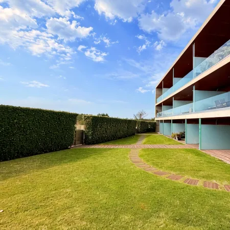 T2 Luxury in front of the beach