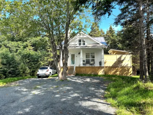 Luxury Retreat/Hot Tub/Private/Walk to Distillery & Ocean - 4-Star