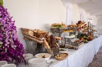 Regency Sealine Camp - breakfast