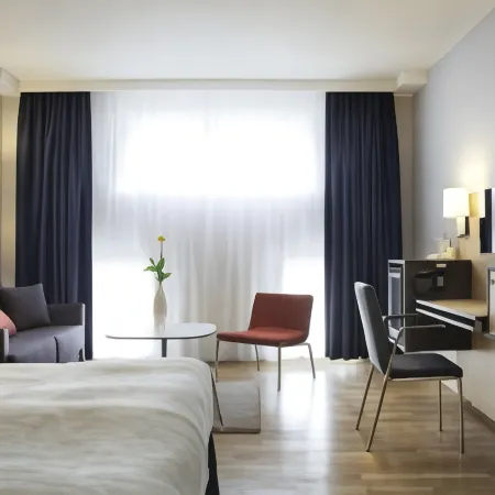 Quality Hotel Waterfront Отели рядом с достопримечательностью «Старый город»