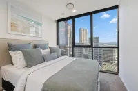 KoKo NEW! Guest Favorite Views, stylish, pool - Apartments