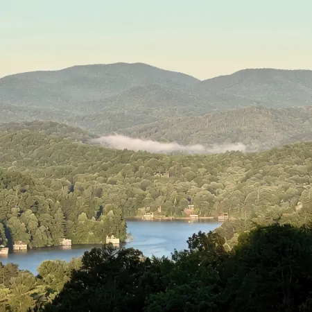 Lake Burton & Mountain View Cabin, Sleeps 8, 3Br/3BA — Clayton GA