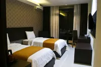 Balcony Hotel Sukabumi - 2 Yıldız