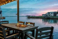 Lakefront Retreat Sleeps 20 Infinity Pool Hot Tub Dock Kayaks Near Dallas - 4つ星