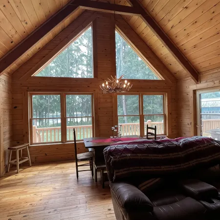 Unique lakefront 3 BR cabin directly on Lake Hartwell! 20 min drive to Clemson!