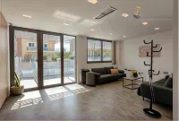 Zed Smart Property Airport by Airstay - Airport Shuttle