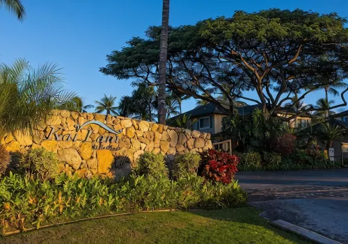 Luxurious Ocean View Condo - Steps from the beach! sleeps 6- 3 bedroom- 2 bath - Bungalows
