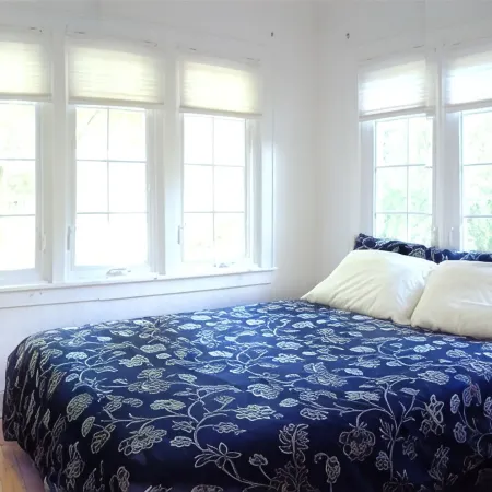 2 blocks to the beach and pet friendly.. Memories are Made Here Hotele w: Chikaming Township