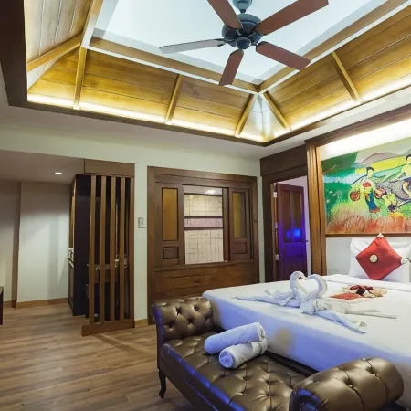 Nak Nakara Hotel Отели рядом с достопримечательностью «Монумент Короля Менграи»