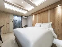 Suwon Haenggung-dong Sunstar Hotels near Flying Suwon