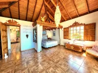 Großzüg. House with panoramic views of sea, mountains & valley + optional apartment - Wifi