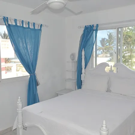 Villa Belvedere; Play Pool at The Beach!,  Sleeps 8. Chef Available