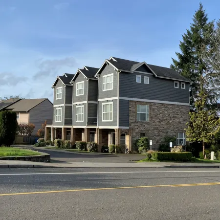 Simply Chic Townhome 15 Mins to Pdx Airport.