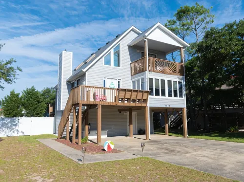 Private Pool🏊‍♂️ Hot Tub⛱ Walk or Bike to Beach🌊Soundview, Privacy Fence - โฮมสเตย์