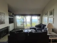 Stunning Views! 2 King Bdrms w Private Bathrooms. Walk to Lake Michigan Beach! - Wifi